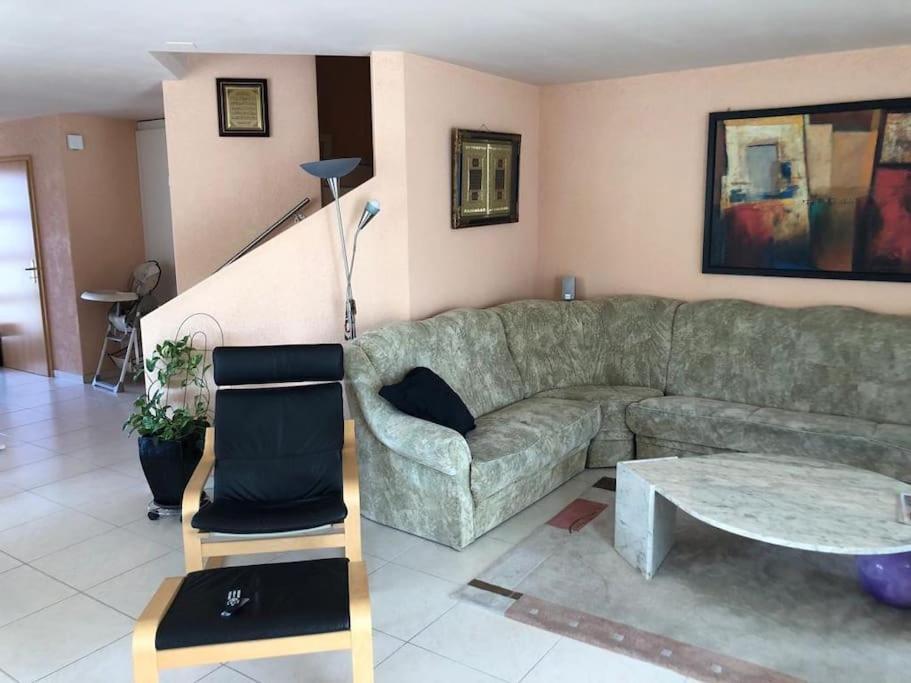 Beautiful House With Free Parking On Premise Villa Utzenstorf Екстериор снимка